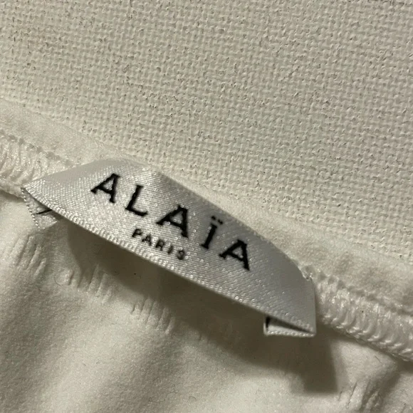 Alaia Vienne Perforated Seamless Bikini Top - Picture 3 of 4